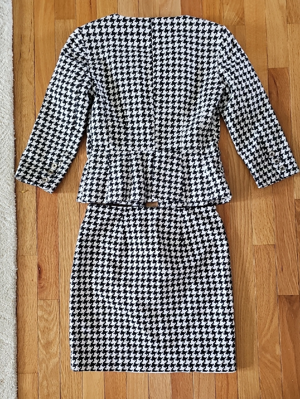 White House Black Market Black and White Houndstooth Suit Skirt - Picture 7 of 11